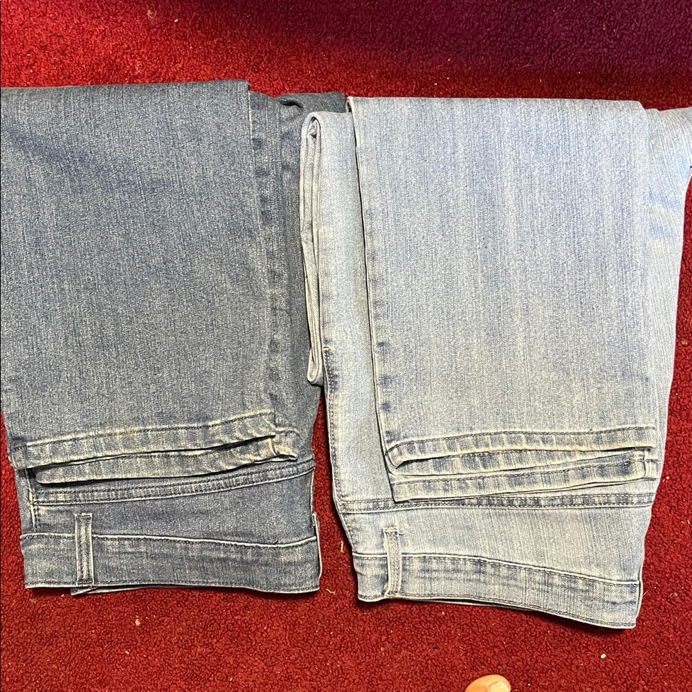 Gloria Vanderbilt (Set of 2) Dark and Light Blue Flare Jeans. Plus Size 16. - Picture 5 of 5